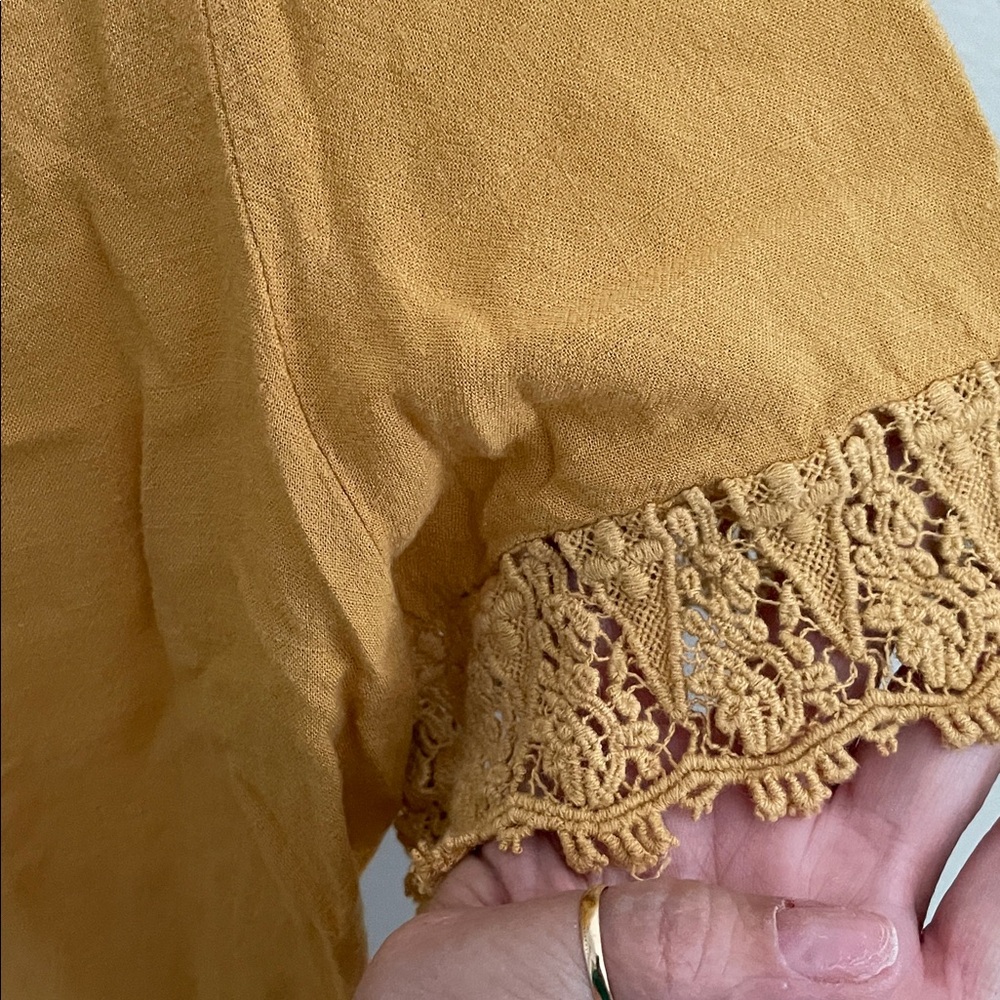 Heartloom Golden Lace Blouse - Picture 9 of 9